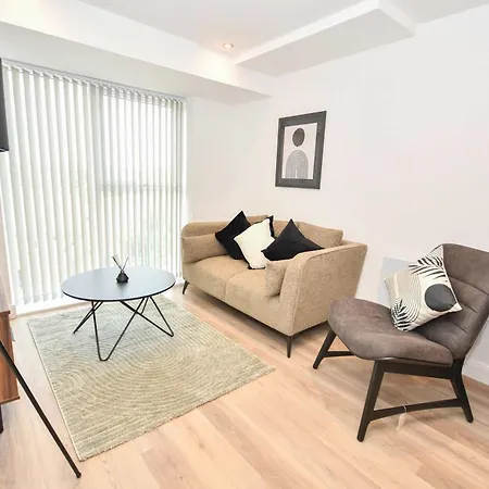 Bright And Spacious 1 Bed In *