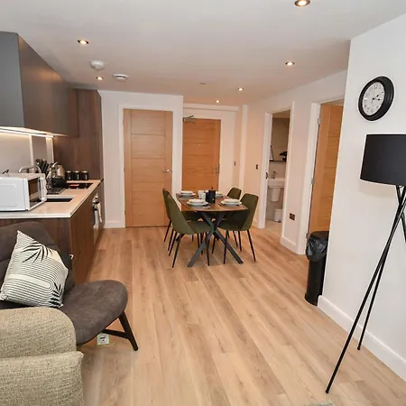Bright And Spacious 1 Bed In *