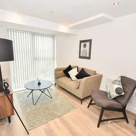 Апартаменты Bright And Spacious 1 Bed In *