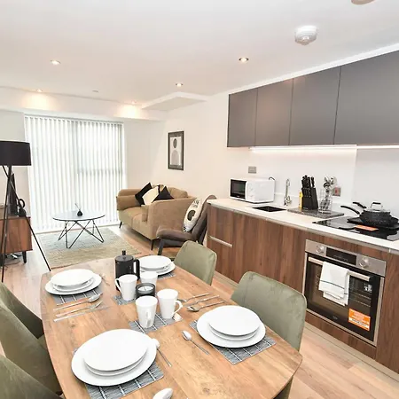 Апартаменты Bright And Spacious 1 Bed In