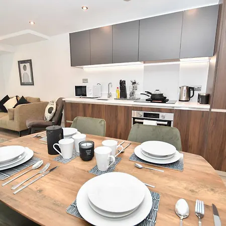 Апартаменты Bright And Spacious 1 Bed In *