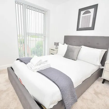 Bright And Spacious 1 Bed In *