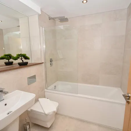 Апартаменты Bright And Spacious 1 Bed In Лидс